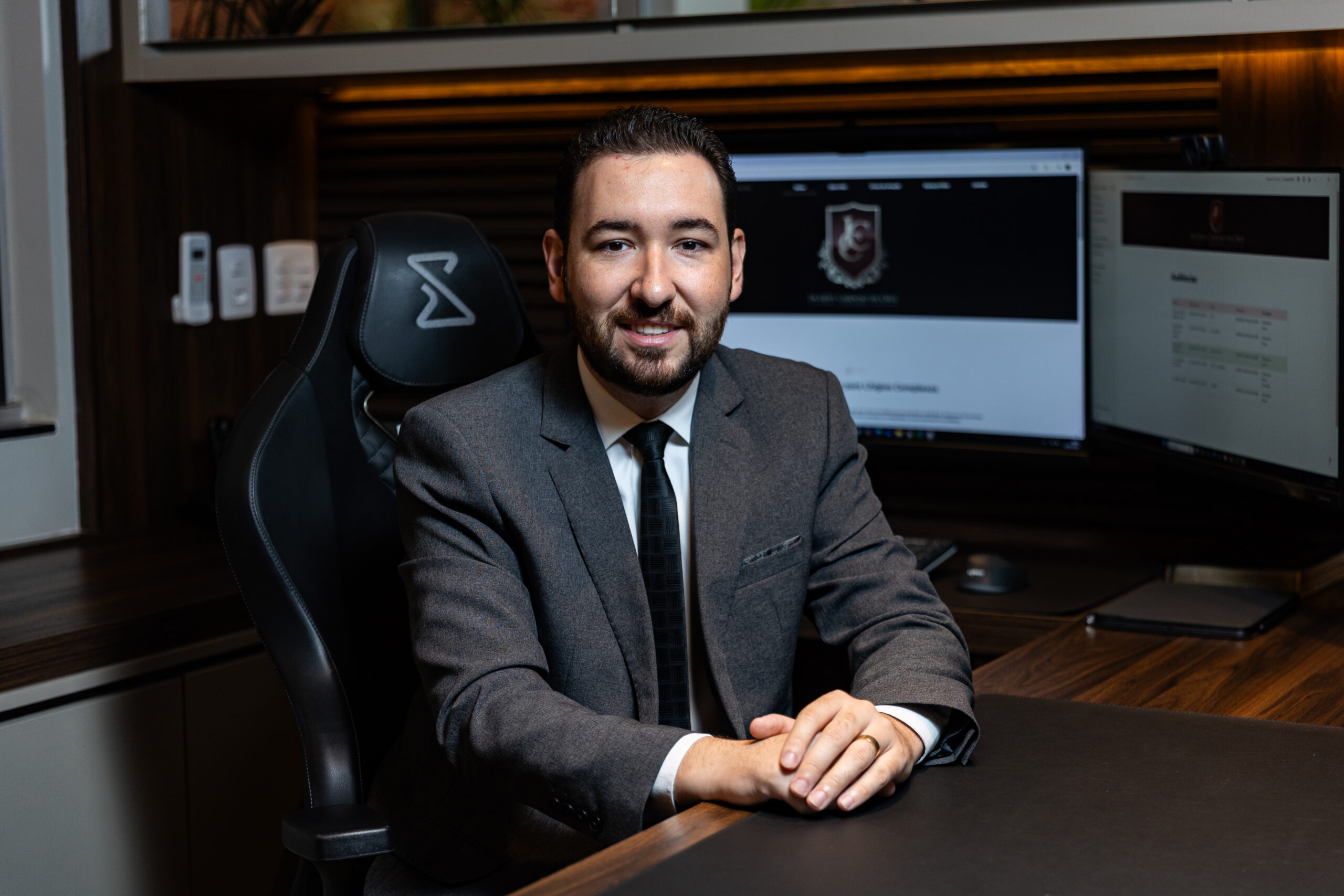 Dr. Dhionatan G. Marques no escritório